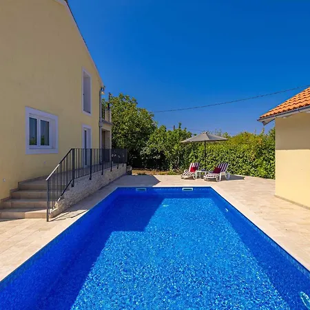 House Oliva With Pool