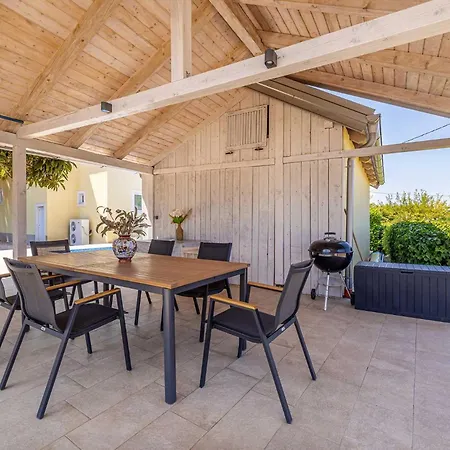 House Oliva With Pool *
