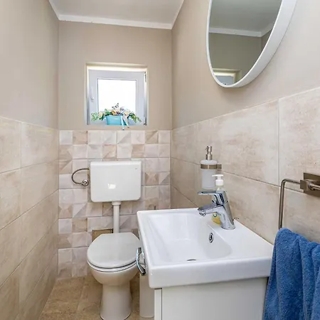 بيت للعطل House Oliva With Pool Poljice(Krk)