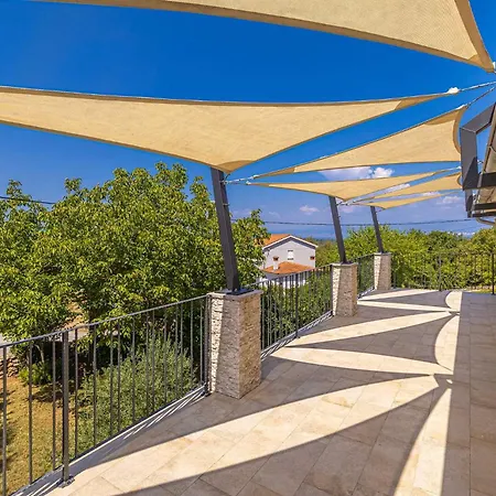 House Oliva With Pool Casa vacanze Poljice(Krk)